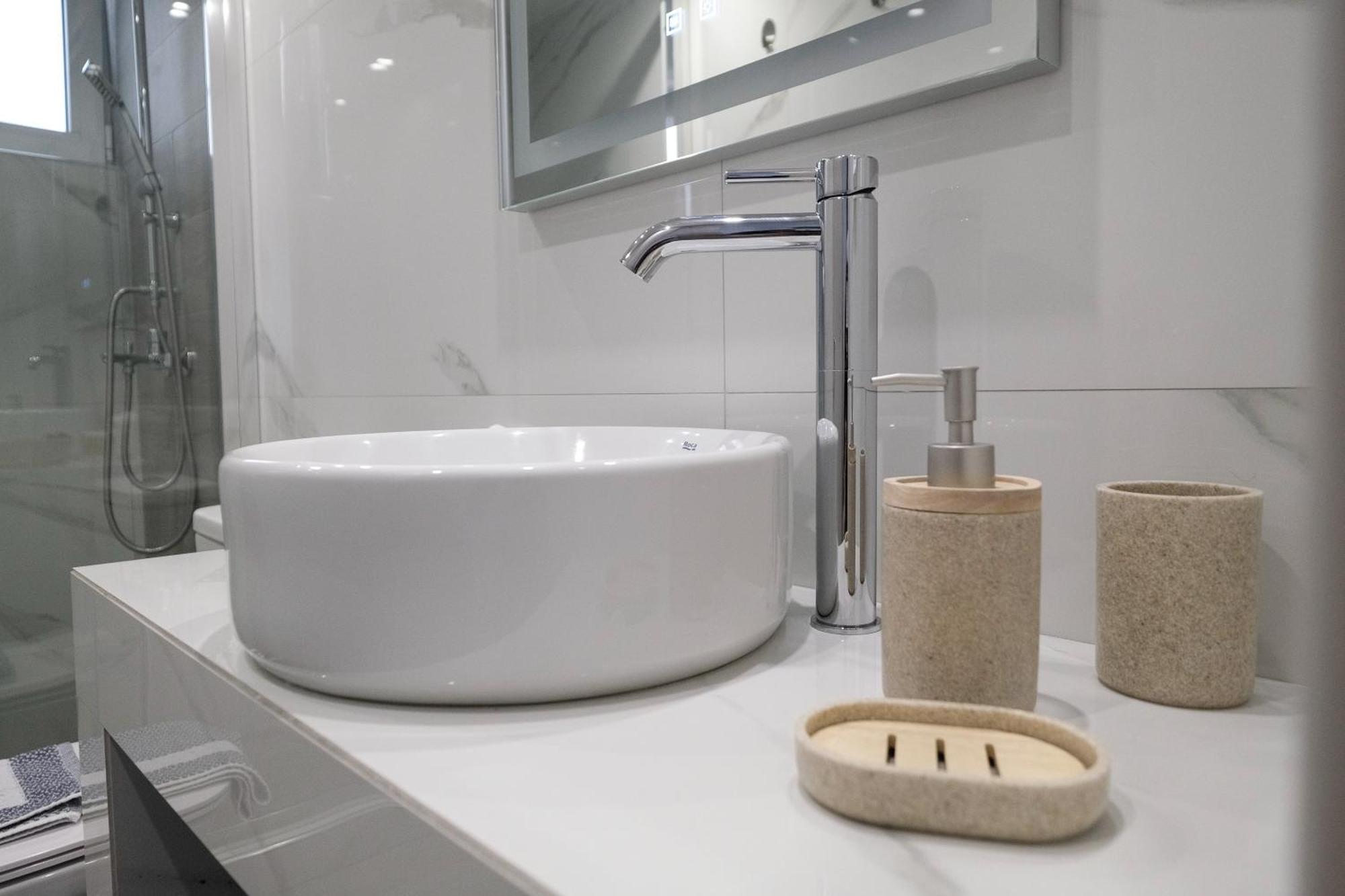 Lägenhet Rhodes Retreat: Modern Comfort In Serene Luxury *