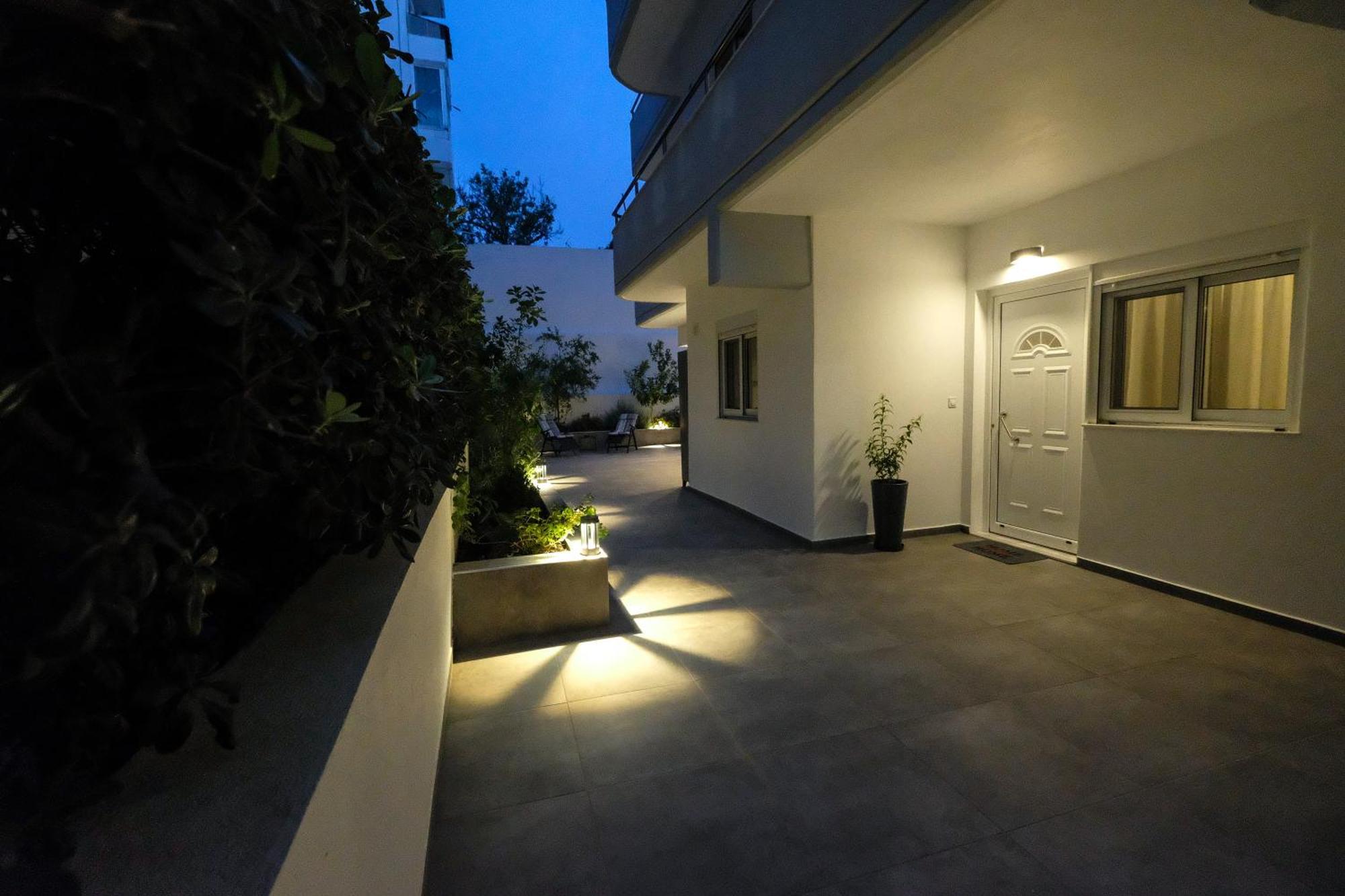 Rhodes Retreat: Modern Comfort In Serene Luxury Lägenhet
