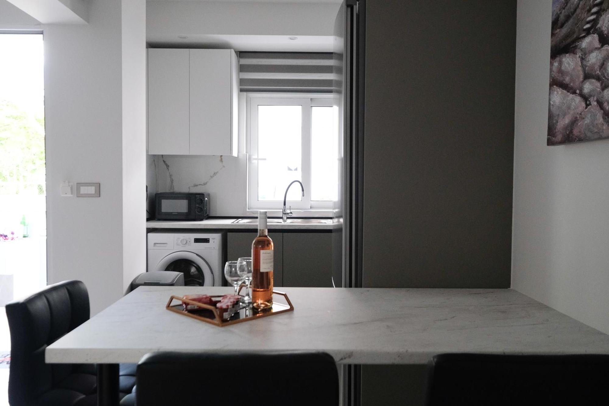 Lägenhet Rhodes Retreat: Modern Comfort In Serene Luxury